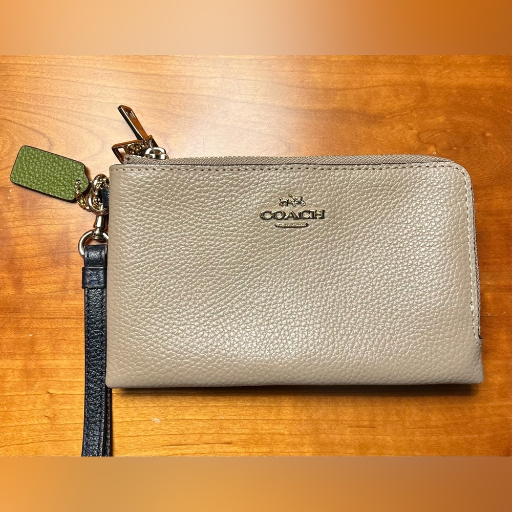 Coach wristlet wallet, amazing condition!